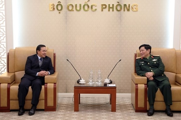 Minister of National Defence meets and discusses with Lao Ambassador to promote defence ties