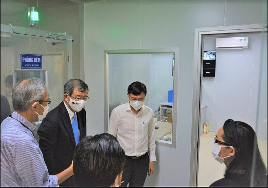 Delegates visited the BSL-3 laboratory at PI HCMC