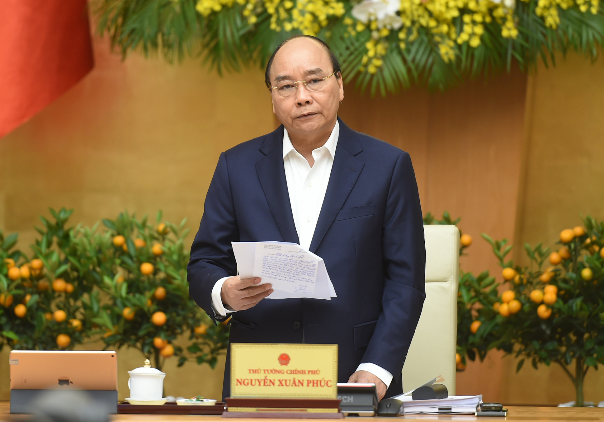 PM Nguyen Xuan Phuc requests COVID-19 vaccine supply to be ready in first quarter