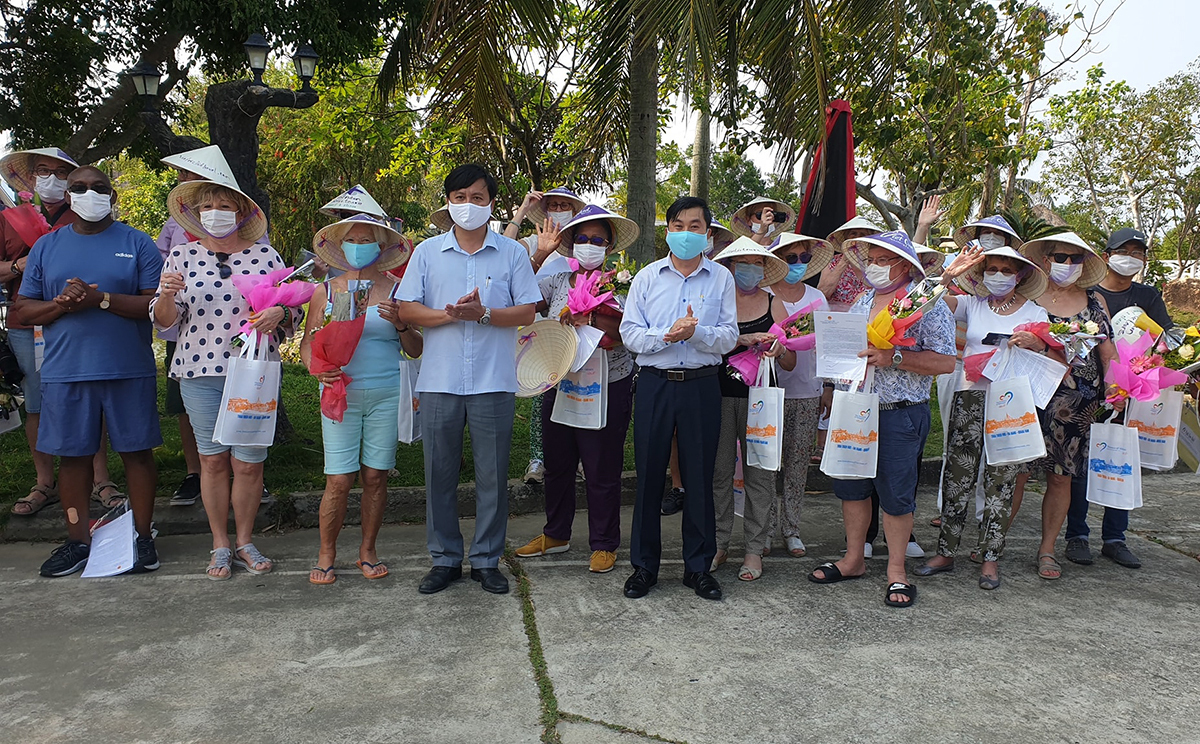 280 foreign tourists in central Vietnam complete quarantine