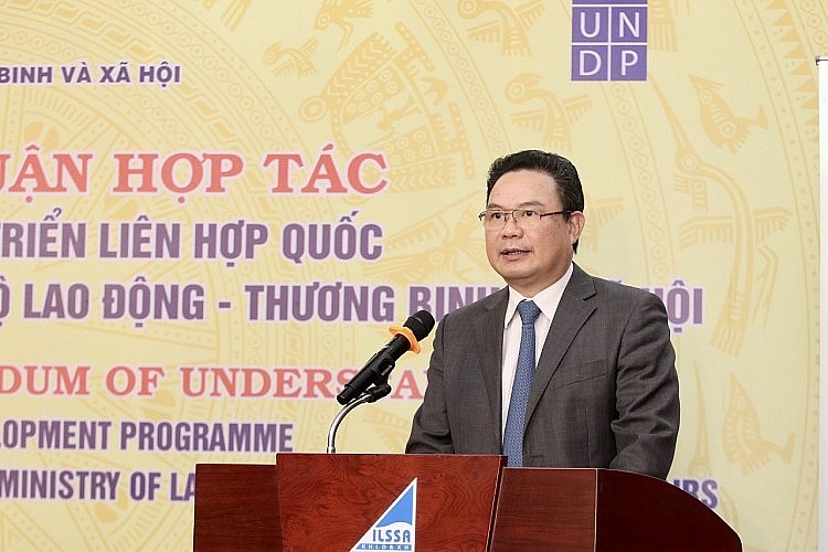 Deputy Minister of Labor - Invalids and Social Affairs, Le Van Thanh speaks at the ceremony