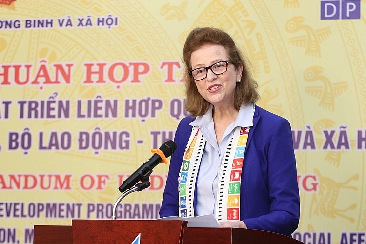 Ms. Caitlin Wiesen, UNDP Resident Representative in Vietnam welcomed Vietnam's decision to invest in the National Target Program.