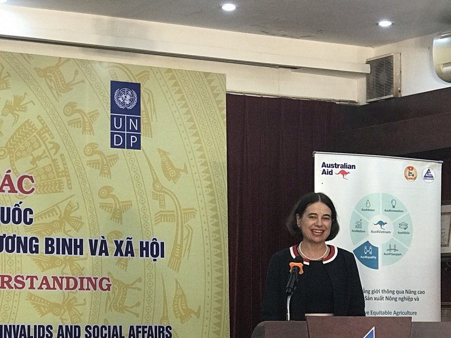 Australian Ambassador to Vietnam Robyn Mudie spoke at the ceremony.