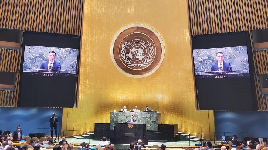 Ambassador Dang Hoang Giang, head of the Vietnamese delegation to the UN, address the UN General Assembly session on the Ukraine situation. (Photo: VNA)