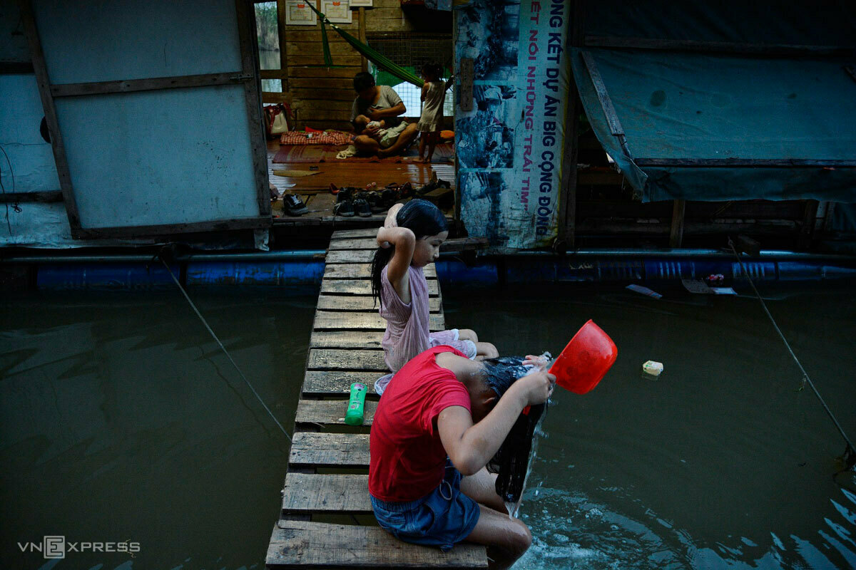 migrants stay afloat in hanoi never left behind amid terrible covid 19 pandemic