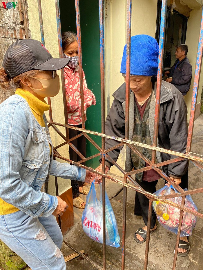 migrants stay afloat in hanoi never left behind amid terrible covid 19 pandemic