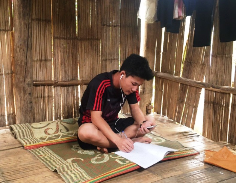 vietnam ethnic students make shacks on hills for e learning