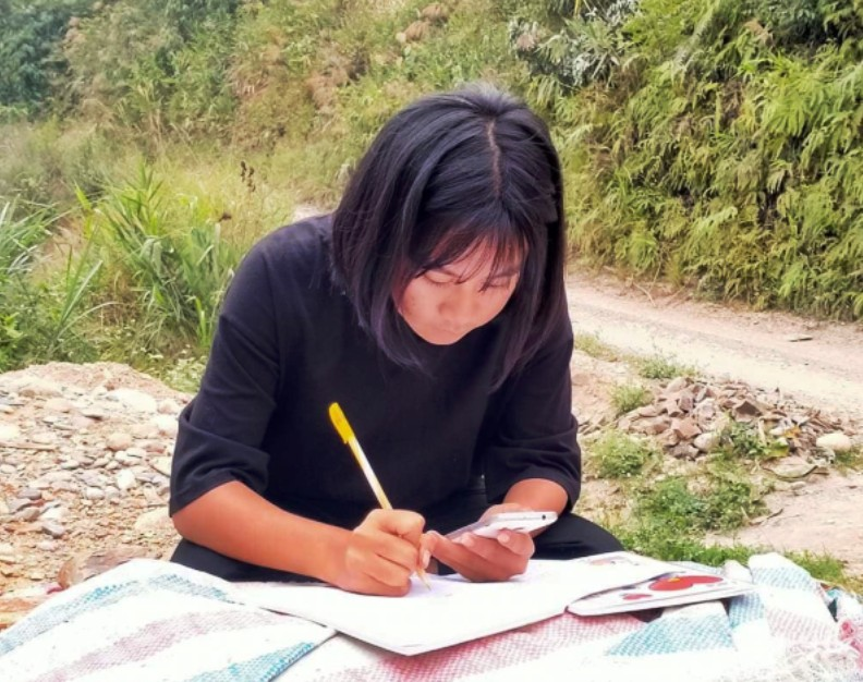 vietnam ethnic students make shacks on hills for e learning