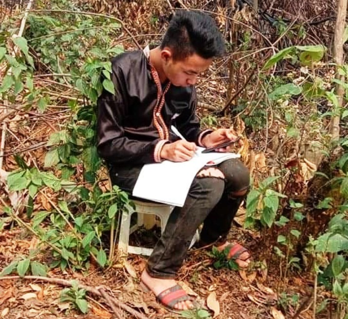 vietnam ethnic students make shacks on hills for e learning