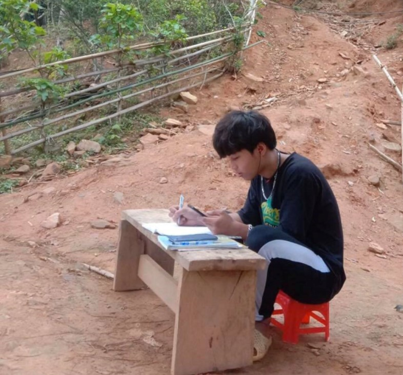 vietnam ethnic students make shacks on hills for e learning