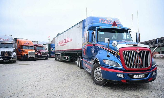 the trade customs clearance in tan thanh border gate restored its normal