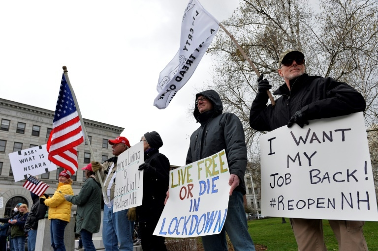 hundreds of american protests against coronavirus lockdowns amid the pandemic