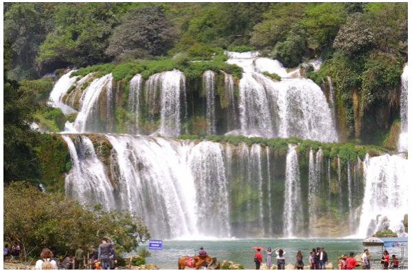 Tourism attractions and services start to be reopened around Vietnam