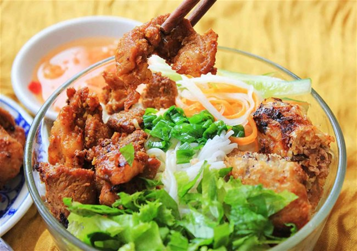 enjoy top danang style rice vermicelli with grilled pork