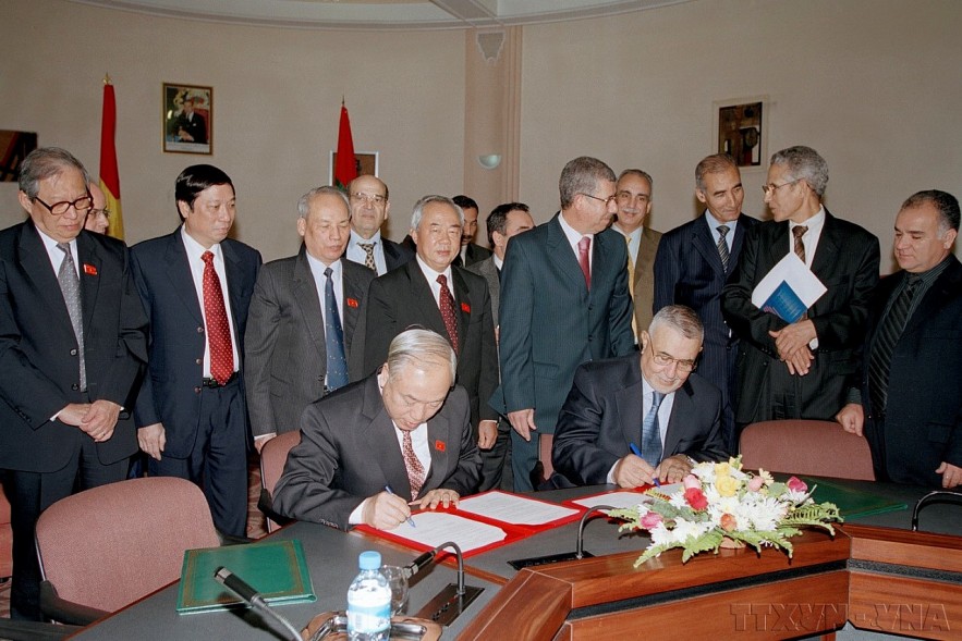 The President of the National Assembly of Vietnam, Nguyen Van An, and the President of the House of Representatives of Morocco, Abdelwahed Radi, signed a cooperation agreement between the two countries.