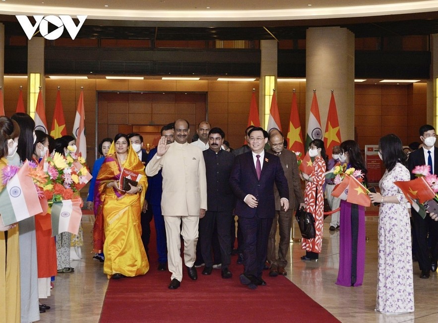 He noted that after his visit to India, he had asked the Government to work with India to swiftly carry out the agreements reached during the visit. As a result, an Indian firm has chosen Hai Duong province of Vietnam to develop a pharmaceutical park project worth around US$12 billion.  The Vietnamese NA leader invited Vice President and Chairman of the Upper House of India Venkaial Naidu to visit Vietnam again in the coming time.  The same day, the two parliamentary leaders attended a launch ceremony of Vietjet Air's new direct air routes between both nations, which marked the return and expansion of its network in the 1.4-billion-strong market.