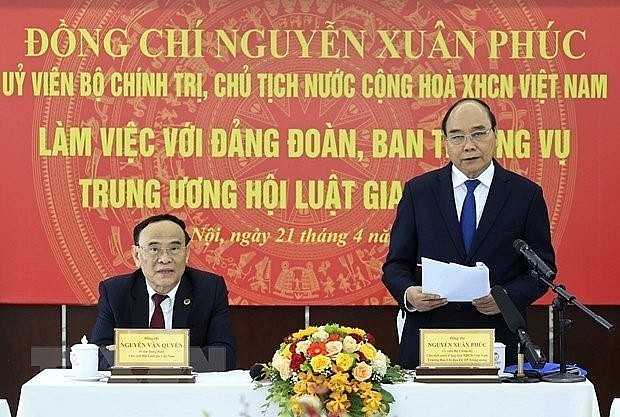 President Nguyen Xuan Phuc speaks at the working session. (Photo: VNA)