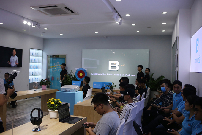 bphone b86 officially launched marking 11 year vietnamese phone creation of bkav