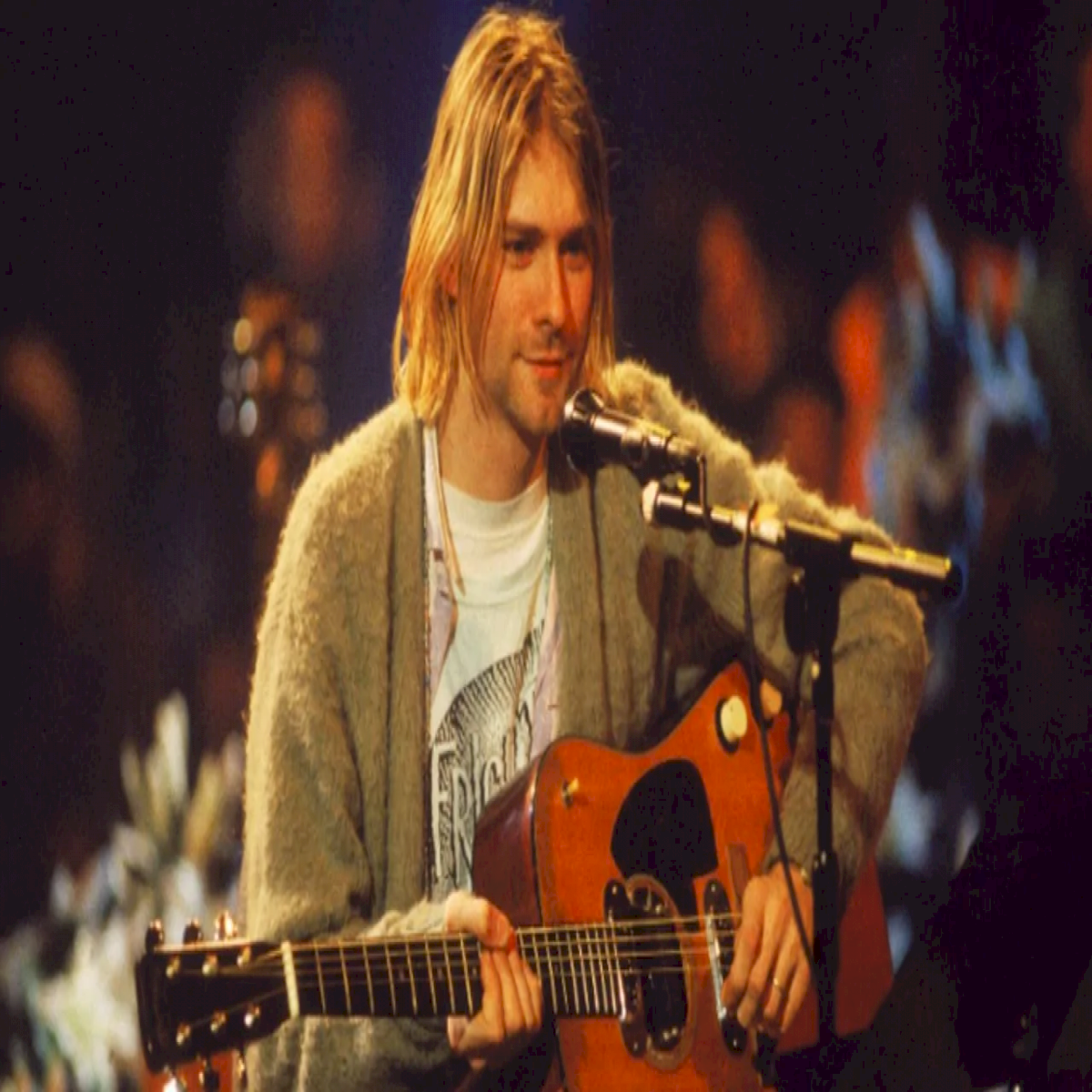 Generation X Icon And Nirvana Frontman Kurt Cobain S Unplugged Guitar To Garner 1 Mn At Auction Vietnam Times