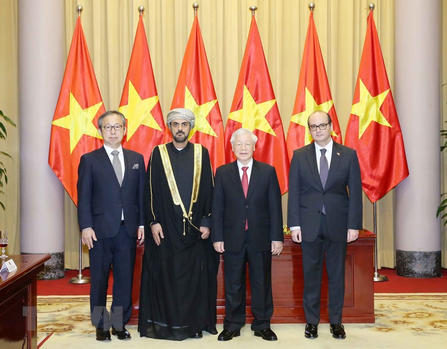 envoys of japan oman turkey present credentials to vietnam top leader