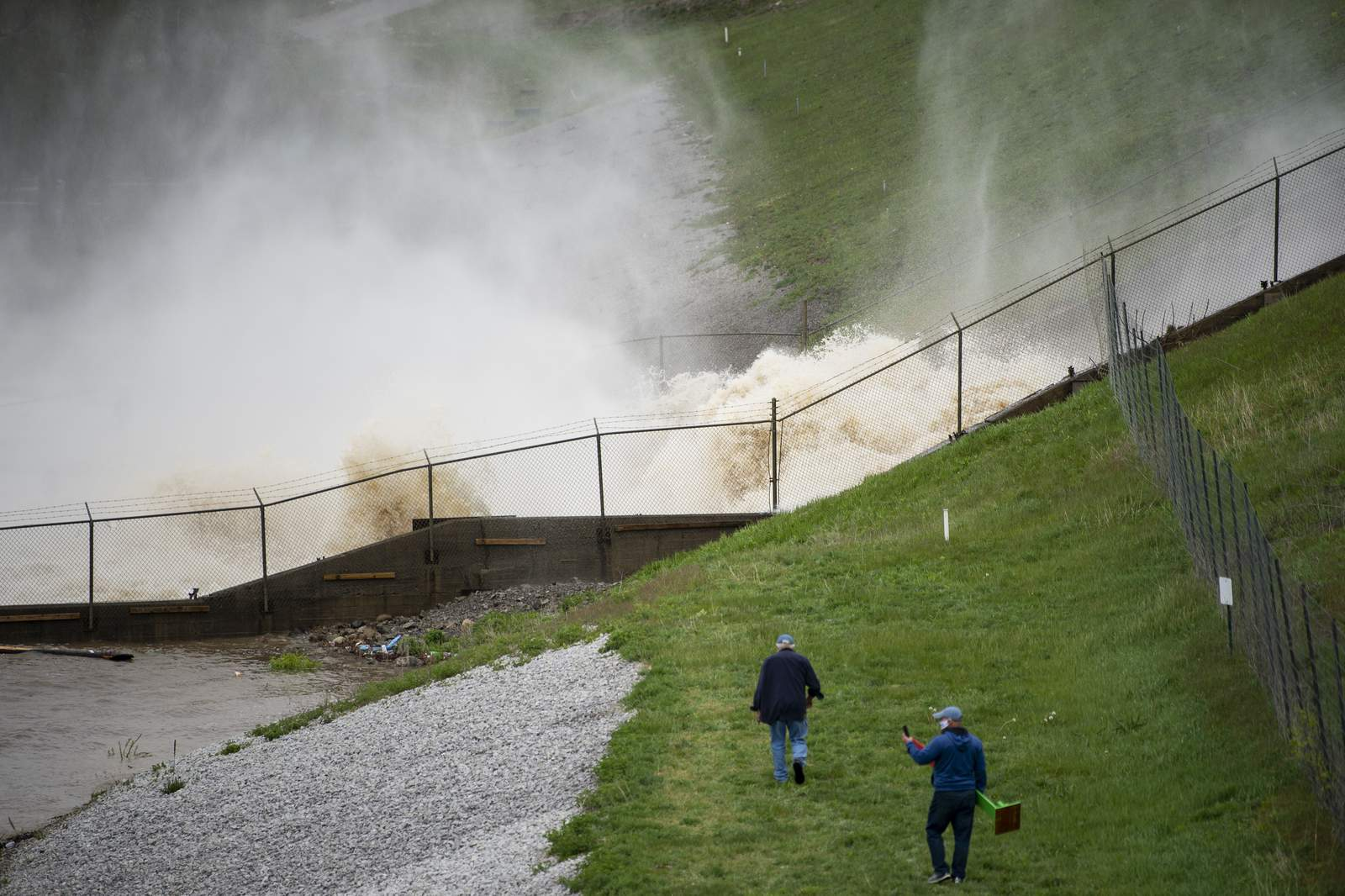 edenville dam breaks in michigan us seems to face consecutive disasters amid worst coronavirus pandemic