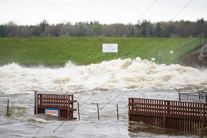 edenville dam breaks in michigan us seems to face consecutive disasters amid worst coronavirus pandemic