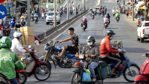 Bloomberg: Vietnam Could Sustain Growth of 4-5%, Prime Minister Says
