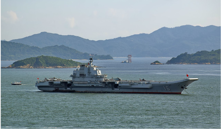 China deploys 2 aircraft carriers while the US's two Air Force B-1B Lancer bombers flying over the East Sea