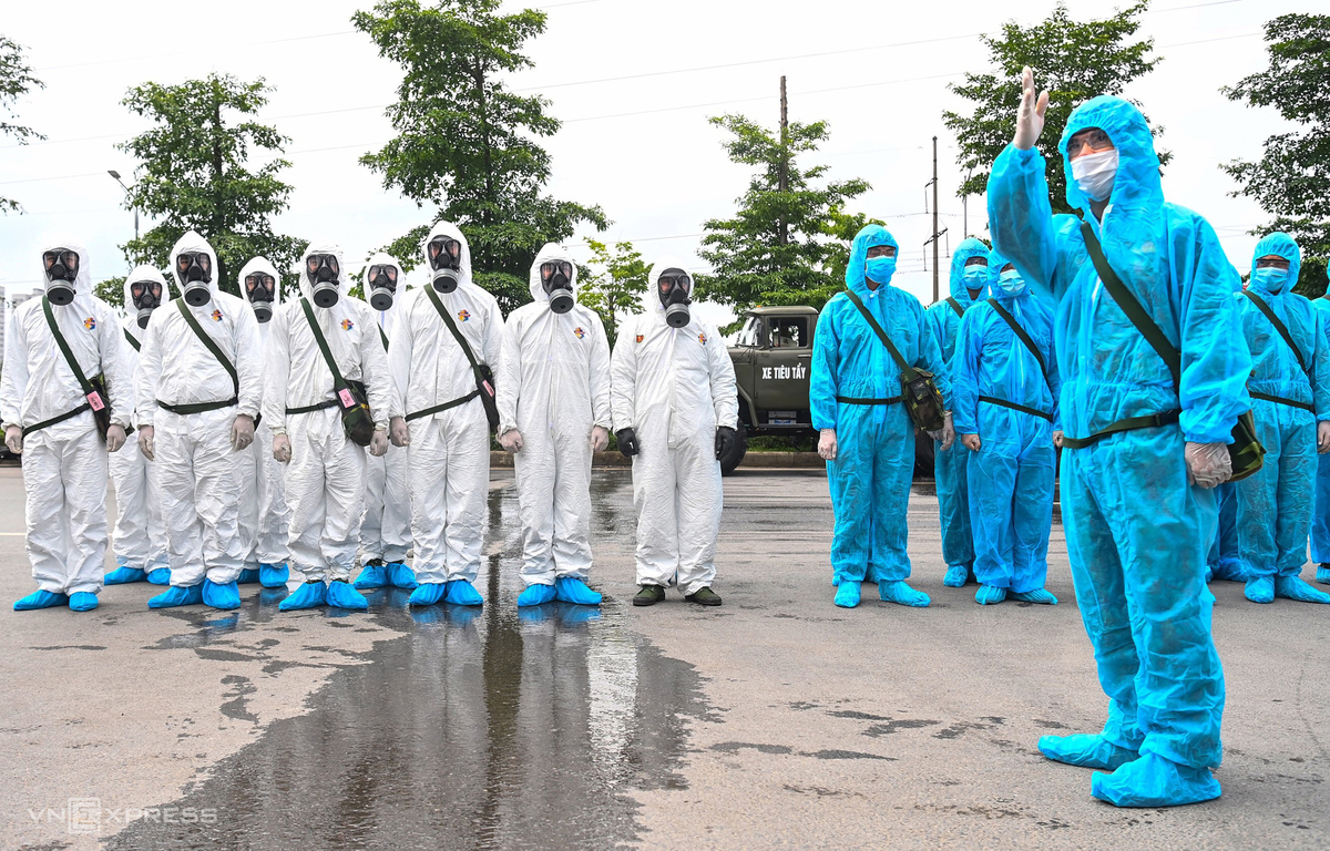 In Photos: Hanoi cancer hospital disinfected after Covid-19 cases detected