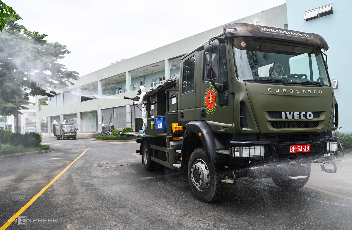 In Photos: Hanoi cancer hospital disinfected after Covid-19 cases detected