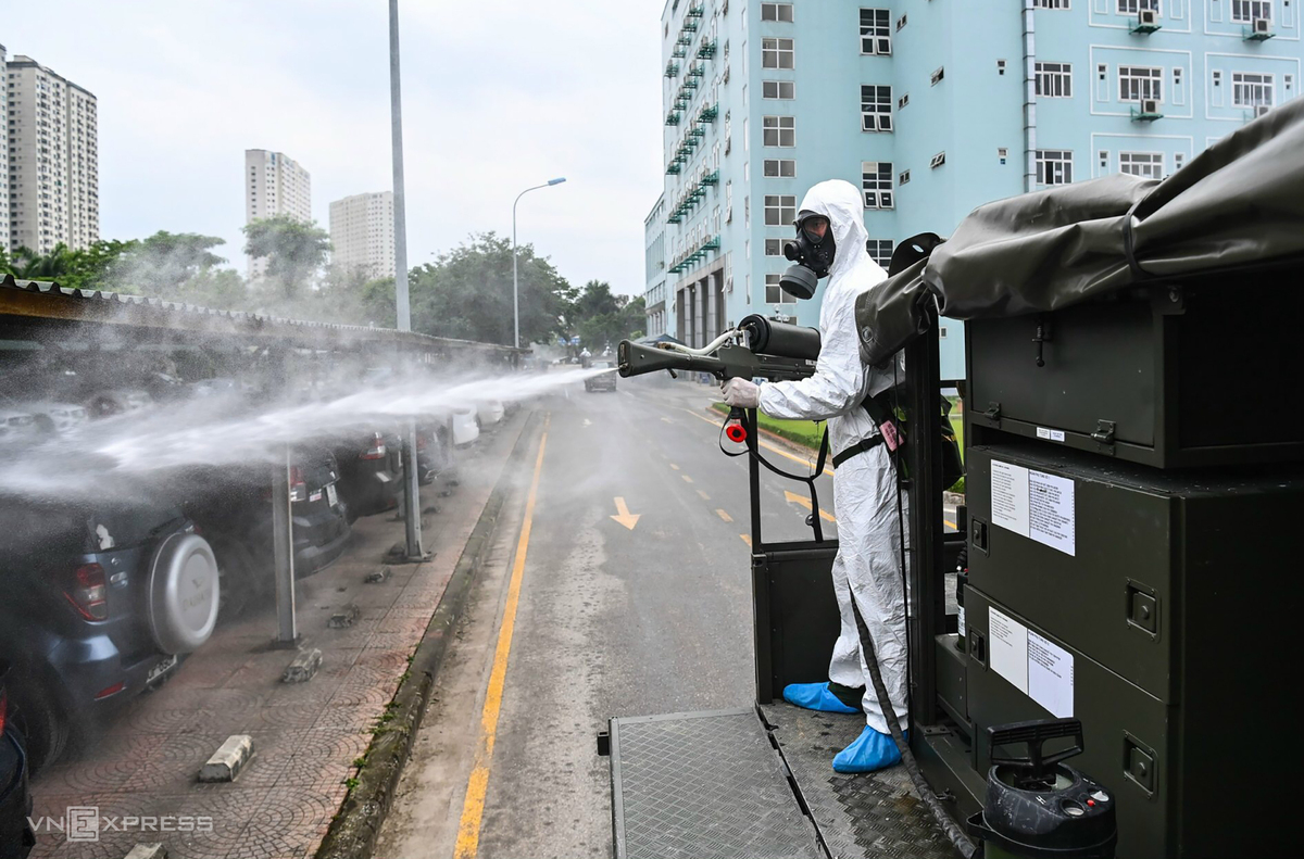 In Photos: Hanoi cancer hospital disinfected after Covid-19 cases detected