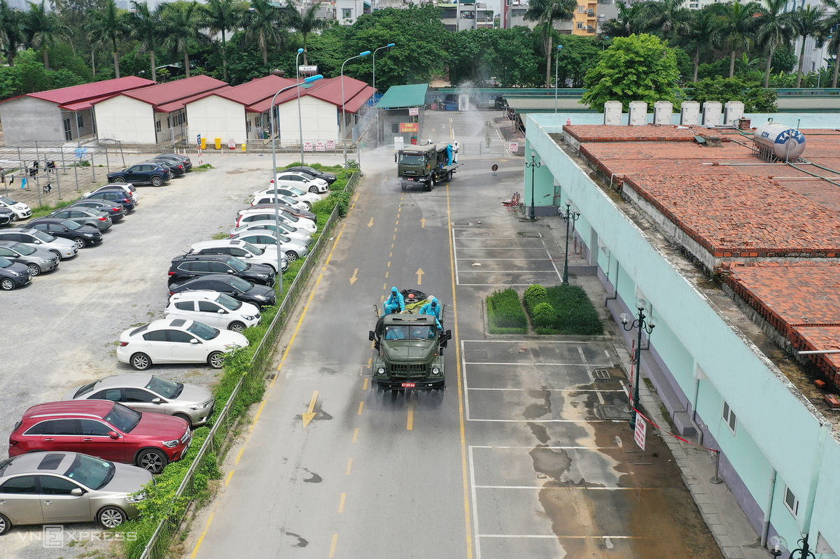 In Photos: Hanoi cancer hospital disinfected after Covid-19 cases detected