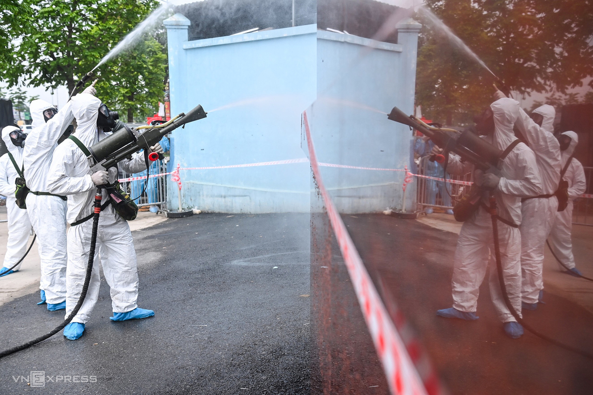 In Photos: Hanoi cancer hospital disinfected after Covid-19 cases detected