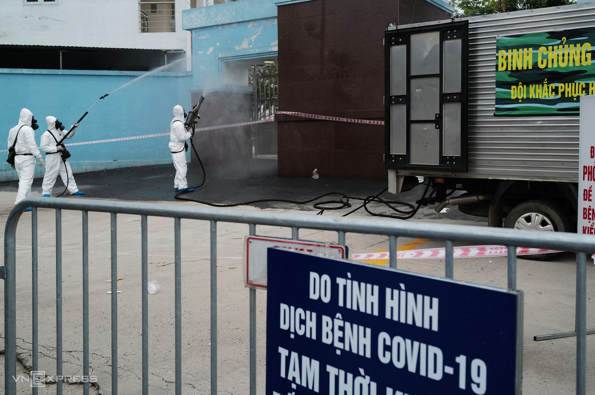 In Photos: Hanoi cancer hospital disinfected after Covid-19 cases detected