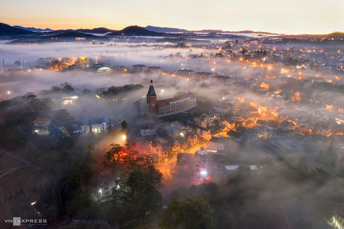City in the clouds: epic photos of Dalat's misty season