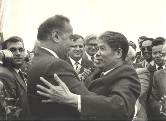 azerbaijani leader heydar aliyevs 99th anniversary of birth in memory of the great friendship with vietnam