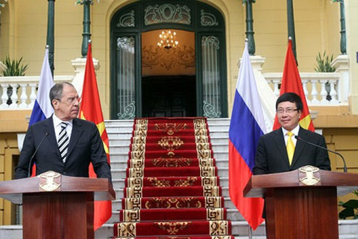 vietnam and russias fm discuss for deepening the cooperation