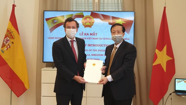 Spanish man Pablo Rafael Gomez Falcon appointed as Vietnam’s Honorary Consul in Spain's Seville