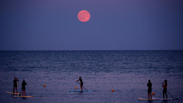 strawberry moon 2020 comes on june 5 and gives fabulous opportunities to moon gazers