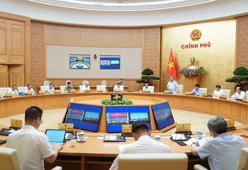 Vietnam PM agrees to reopen services of karaoke parlors and discos