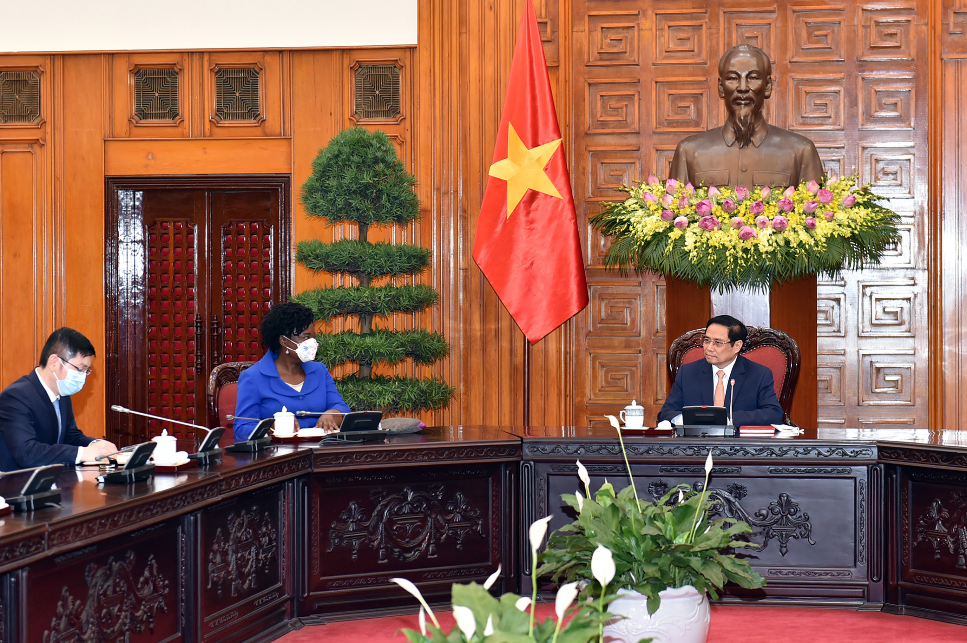 Prime Minister Pham Minh Chinh hosts reception for World Bank Regional Vice President for East Asia and the Pacific (EAP) Victoria Kwakwa at the Government Office, Ha Noi, Viet Nam, June 28, 2021. Photo: VGP