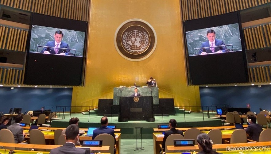 Vietnamese Ambasador to the UN Dang Hoang Giang speaks at the UN General Assembly debate. (Photo: baoquocte.vn)