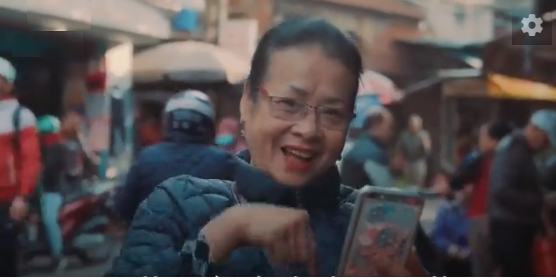 Hanoi's Mute Lady’s snail stall: 30 years of hand gestures ordering