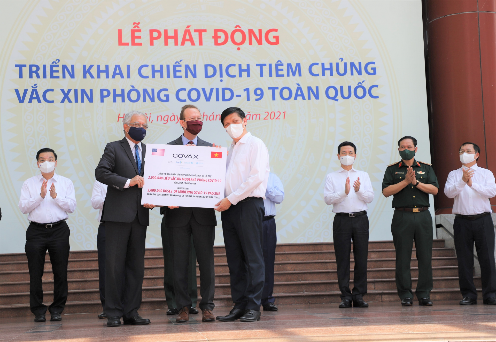 The Minister of Health, authorized by the Prime Minister, on behalf of the Government of Vietnam received 2 million doses of Moderna vaccine. 