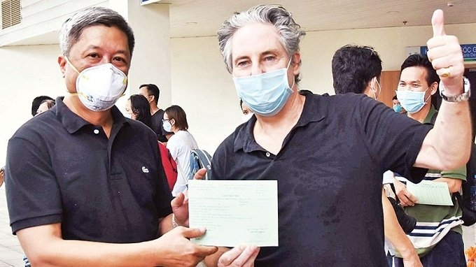 Piers Birtwistle (right) is happy on the day he was discharged from the hospital. (Photo: NDO)