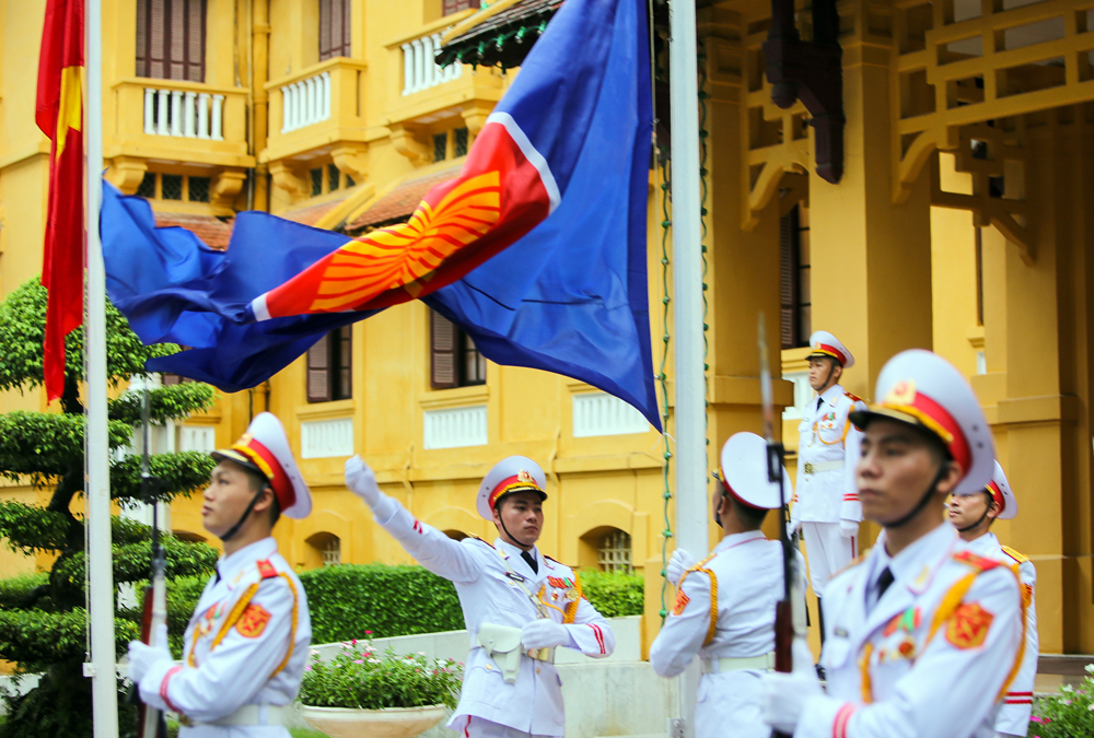 ASEAN flag hoisting ceremony in Hanoi marks the 53rd founding anniversary