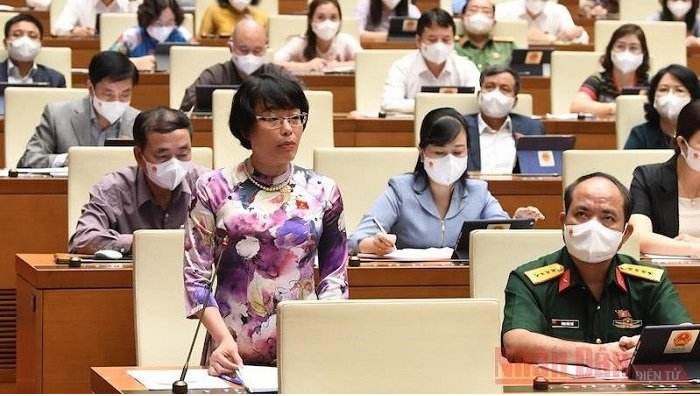 A female NA deputy speaks during the first session of the 15th National Assembly on July 25, 2021. (Photo: NDO/DUY LINH)