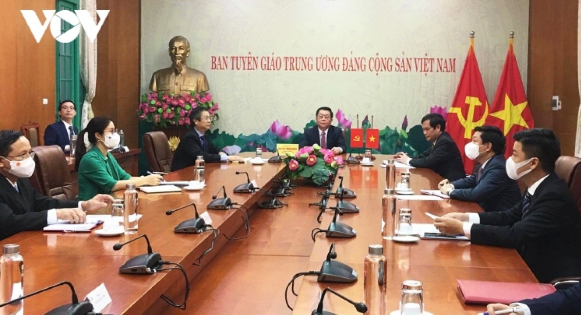 vietnam china boost cooperation in theoretical research journalism
