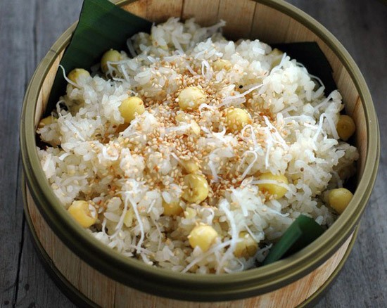 Recipe for Delicious Vietnamese Sticky Rice with Hand-cut Mung Bean