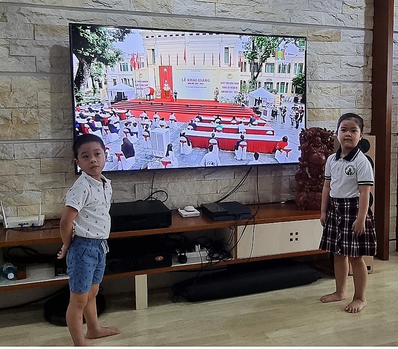 Millions of Hanoi Students Unprecedentedly Attend Online New School Year Opening Ceremony At Home
